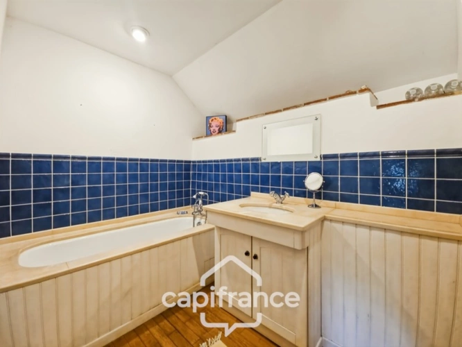 Photos 30 - Touristique - Domaine de charme, 4 hectares, 470 m² habitable, 20 couchages, roulotte, piscine, parc avec arbres centenaires