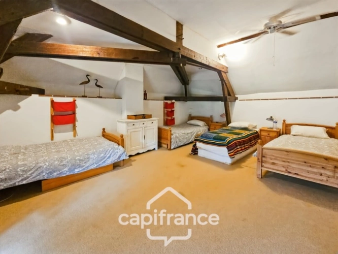 Photos 33 - Touristique - Domaine de charme, 4 hectares, 470 m² habitable, 20 couchages, roulotte, piscine, parc avec arbres centenaires