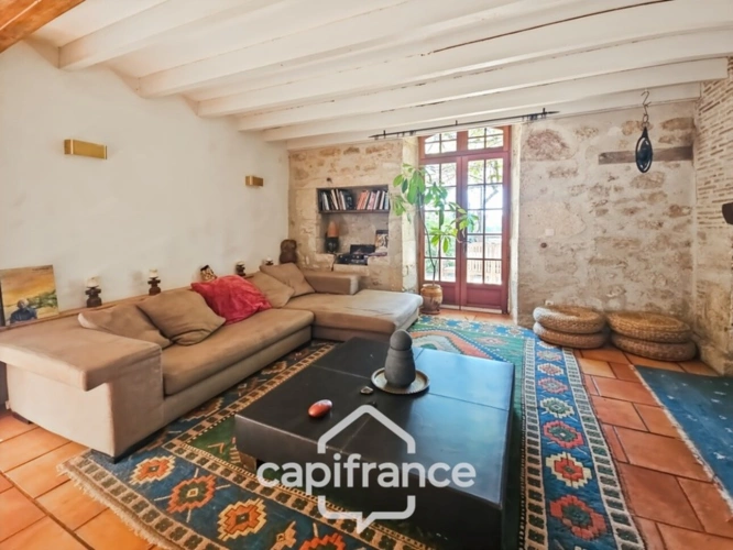 Photos 37 - Touristique - Domaine de charme, 4 hectares, 470 m² habitable, 20 couchages, roulotte, piscine, parc avec arbres centenaires