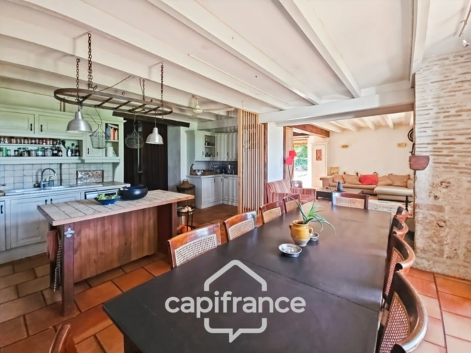 Photos 39 - Touristique - Domaine de charme, 4 hectares, 470 m² habitable, 20 couchages, roulotte, piscine, parc avec arbres centenaires