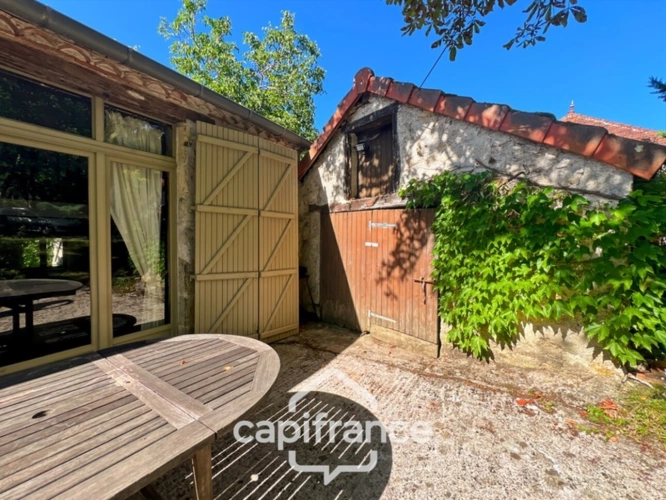 Photos 43 - Touristique - Domaine de charme, 4 hectares, 470 m² habitable, 20 couchages, roulotte, piscine, parc avec arbres centenaires