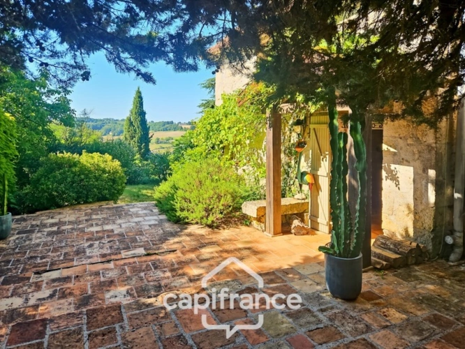 Photos 47 - Touristique - Domaine de charme, 4 hectares, 470 m² habitable, 20 couchages, roulotte, piscine, parc avec arbres centenaires