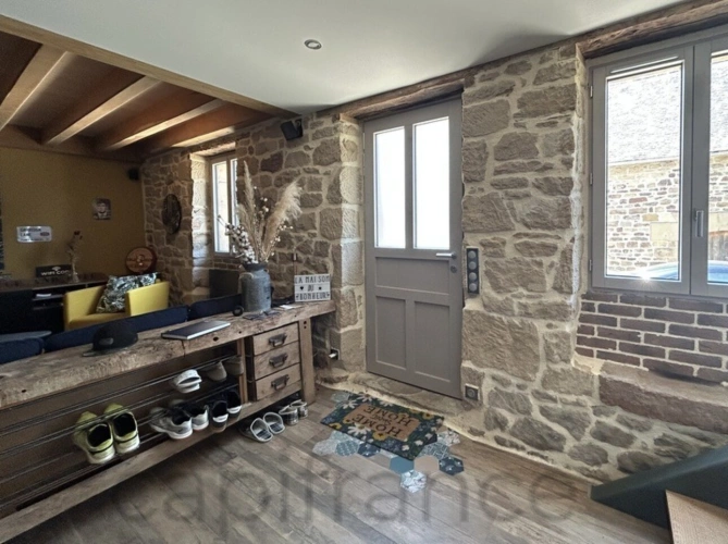 Photos 6 - Touristique - Ensemble de propriété - 3 maisons restaurées et une vaste grange secteur Lanteuil