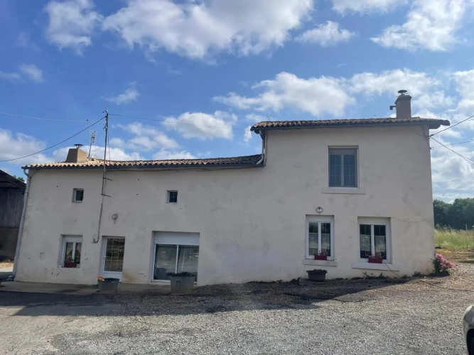 Photos 1 - Agricole - Ferme avec bâtiments d’élevage – Idéal projet équestre sur 36 ha – Proche Saint-Maixent-l’École (79)