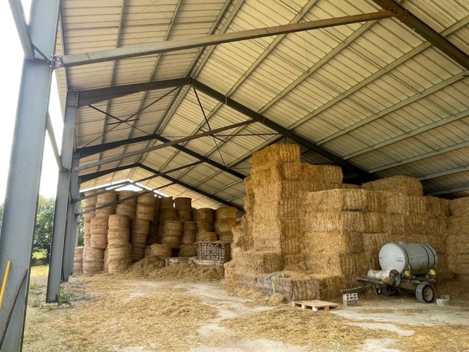 Photos 3 - Agricole - Ferme avec bâtiments d’élevage – Idéal projet équestre sur 36 ha – Proche Saint-Maixent-l’École (79)