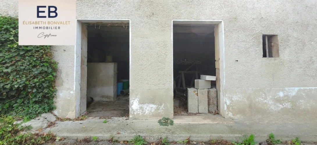 Photos 28 - Touristique - A vendre - Corps de ferme au charme rustique avec un fort potentiel de division - Saint-Laurent-De-Mûre
