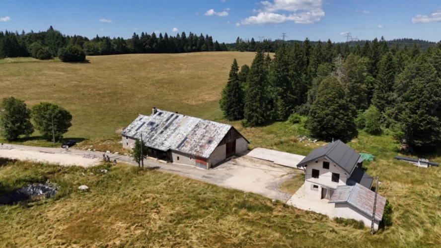 Photos 1 - Touristique - Propriete à vendre 15 pièces LE GRAND ABERGEMENT (01)