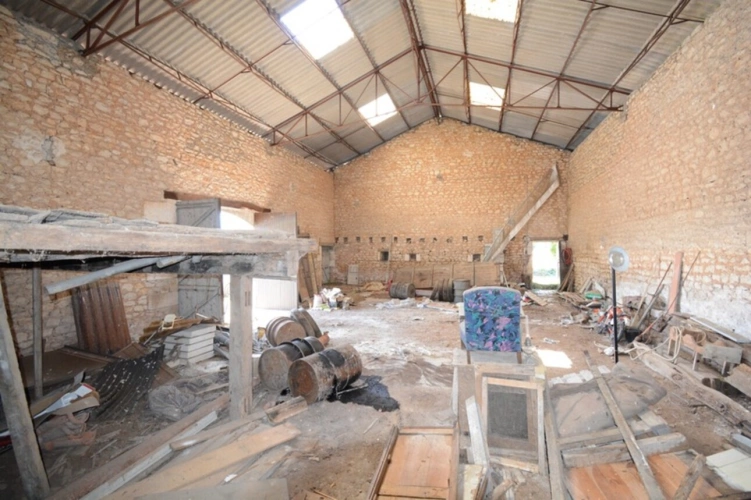 Photos 1 - Touristique - Maison à vendre 1 pièce proche de LA ROCHEFOUCAULD EN ANGOUMOIS (16)