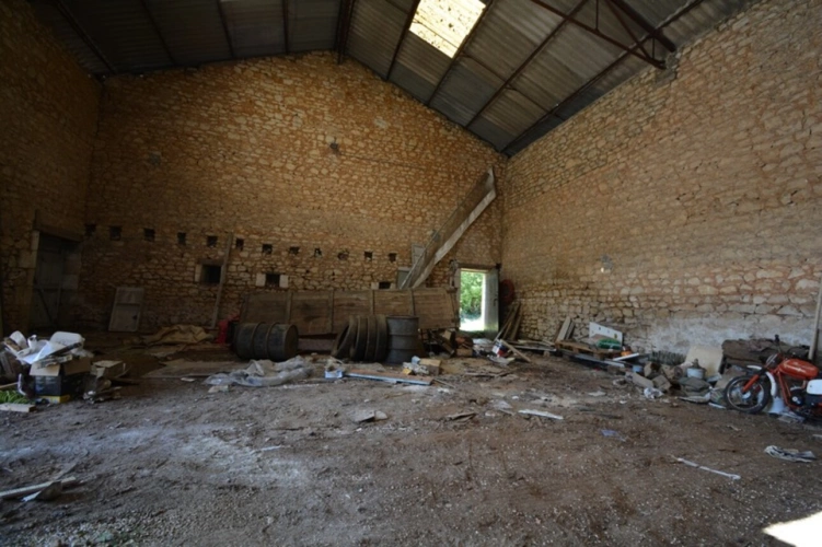 Photos 8 - Touristique - Maison à vendre 1 pièce proche de LA ROCHEFOUCAULD EN ANGOUMOIS (16)