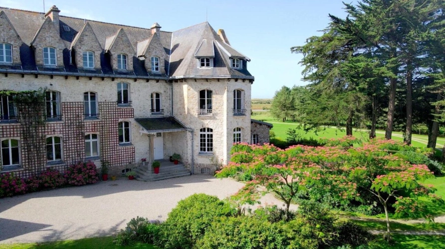Photos 1 - Prestige - MAGNIFIQUE CHÂTEAU DE BORD DE MER, AVEC SES DÉPENDANCES, SUR 1