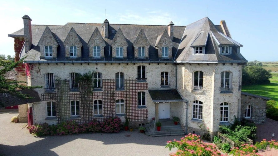 Photos 6 - Prestige - MAGNIFIQUE CHÂTEAU DE BORD DE MER, AVEC SES DÉPENDANCES, SUR 1