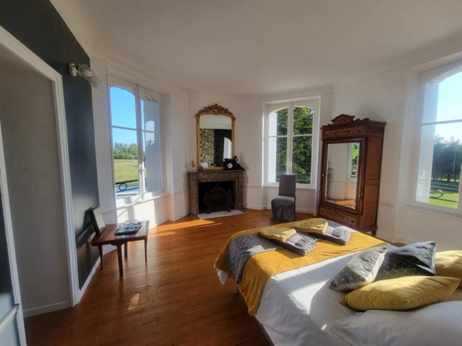 Photos 9 - Prestige - MAGNIFIQUE CHÂTEAU DE BORD DE MER, AVEC SES DÉPENDANCES, SUR 1