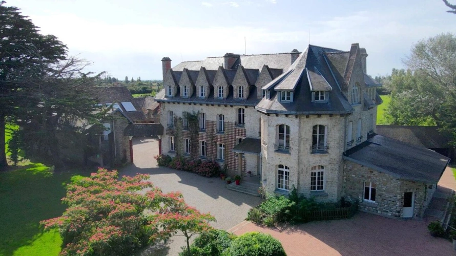Photos 14 - Prestige - MAGNIFIQUE CHÂTEAU DE BORD DE MER, AVEC SES DÉPENDANCES, SUR 1