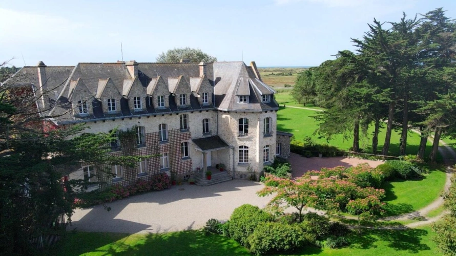 Photos 16 - Prestige - MAGNIFIQUE CHÂTEAU DE BORD DE MER, AVEC SES DÉPENDANCES, SUR 1