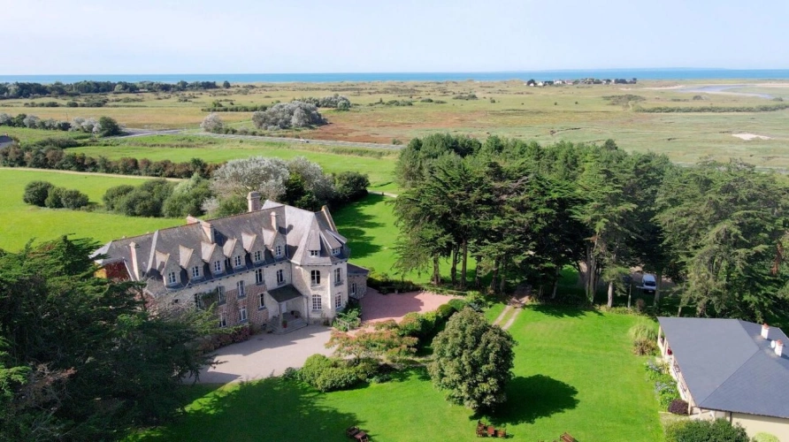 Photos 17 - Prestige - MAGNIFIQUE CHÂTEAU DE BORD DE MER, AVEC SES DÉPENDANCES, SUR 1