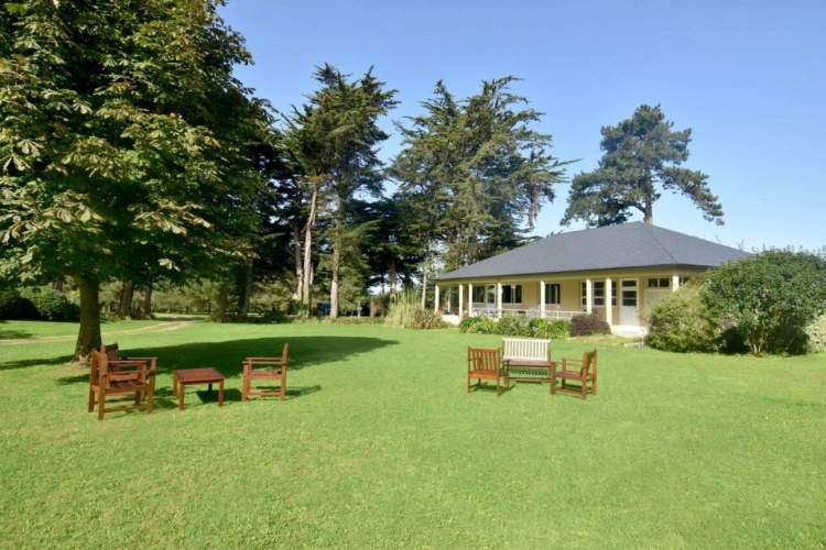 Photos 18 - Prestige - MAGNIFIQUE CHÂTEAU DE BORD DE MER, AVEC SES DÉPENDANCES, SUR 1