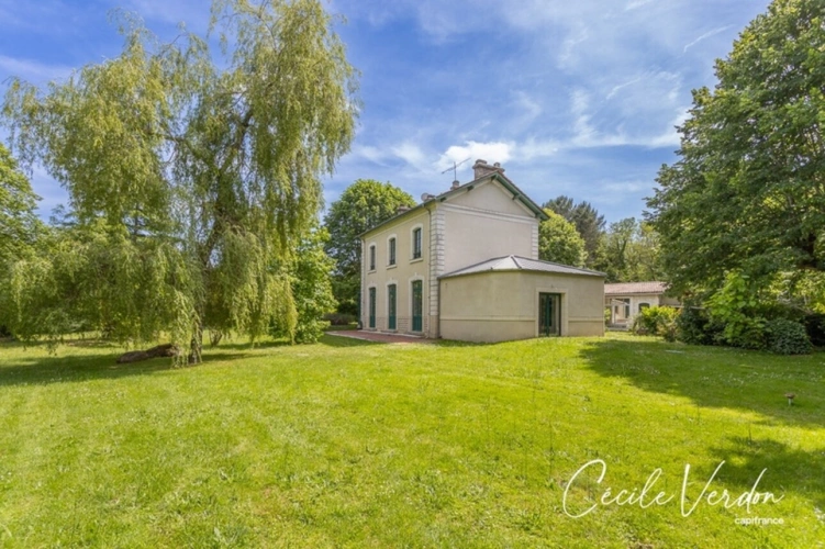 Photos 30 - Prestige - Propriété à vendre 10 pièces, 284 m2 BELEYMAS (24) 15 min de Bergerac – Propriété de charme du XIXe siècle avec dépendances, piscine et potentiel d’accueil sur 8 500 m²