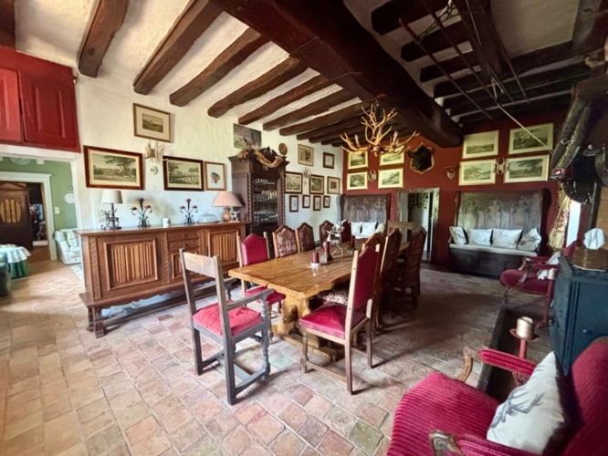 Photos 7 - Touristique - À VENDRE MAYENNE – Manoir d’exception du XIIIe siècle sur 3 hectares – Gîte ou demeure familiale de charme