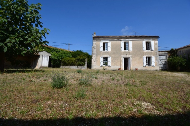 Photos 3 - Touristique - Propriété de caractère avec dépendances proche de HIERSAC (16) jardin