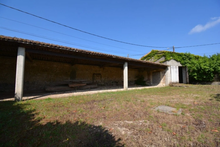 Photos 4 - Touristique - Propriété de caractère avec dépendances proche de HIERSAC (16) jardin