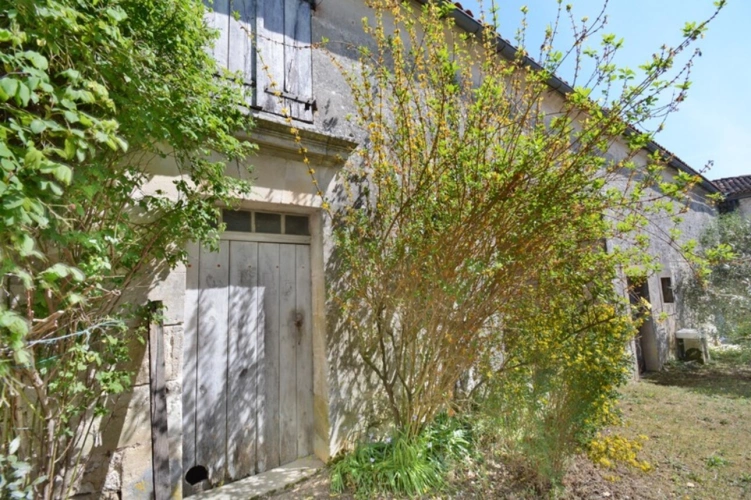 Photos 16 - Touristique - Propriété de caractère avec dépendances proche de HIERSAC (16) jardin