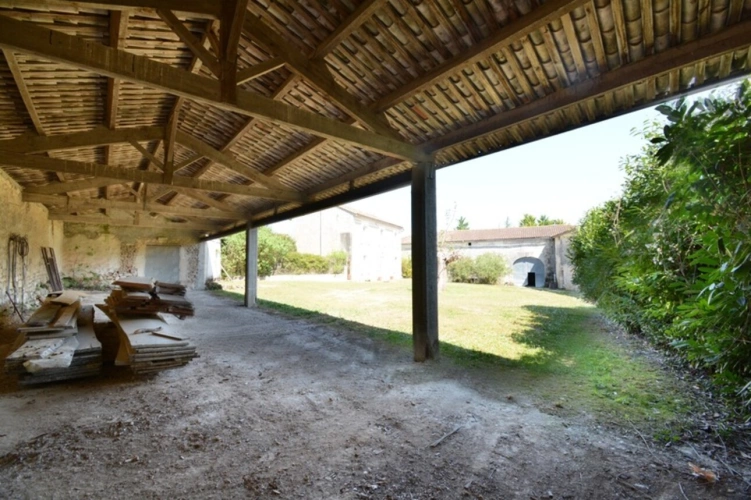 Photos 20 - Touristique - Propriété de caractère avec dépendances proche de HIERSAC (16) jardin