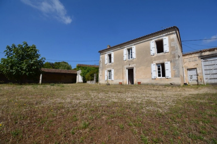 Photos 23 - Touristique - Propriété de caractère avec dépendances proche de HIERSAC (16) jardin