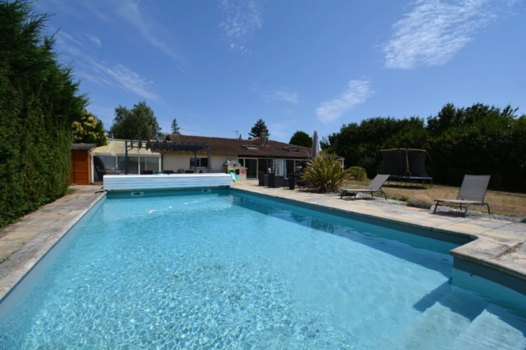 Photos 3 - Touristique - Propriété GRANGE + MAISON + GARAGES + PISCINE  proche de LA ROCHEFOUCAULD EN ANGOUMOIS (16)