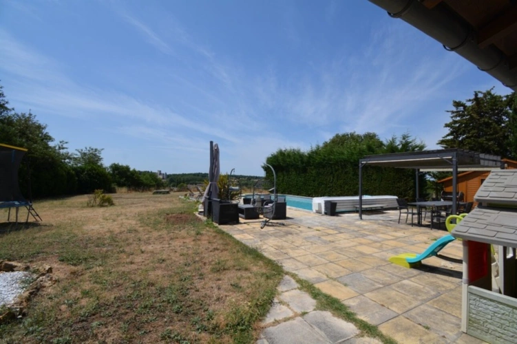 Photos 10 - Touristique - Propriété GRANGE + MAISON + GARAGES + PISCINE  proche de LA ROCHEFOUCAULD EN ANGOUMOIS (16)