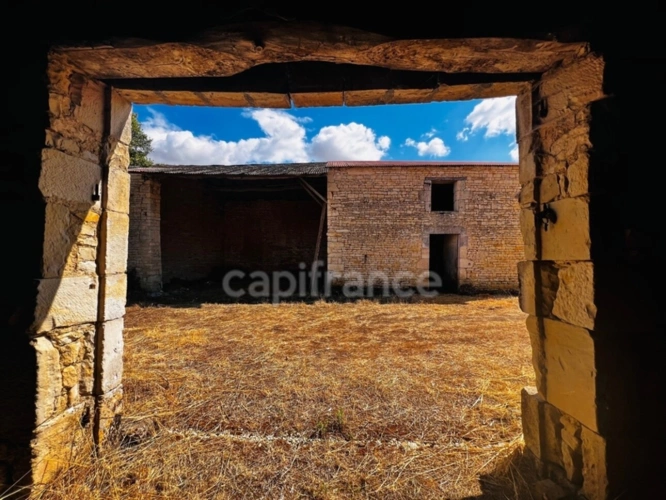 Photos 4 - Touristique - Grange à rénover PUYRAVAULT