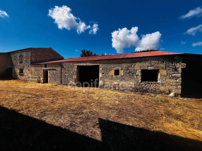 Photos 6 - Touristique - Grange à rénover PUYRAVAULT