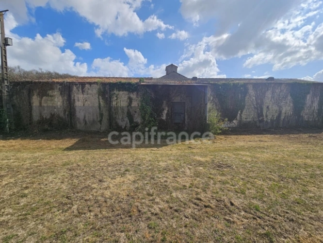 Photos 2 - Touristique - Batisse à renover MARSAIS