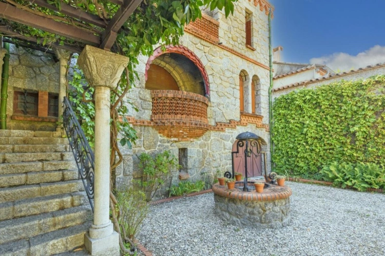 Photos 1 - Prestigious - Character property