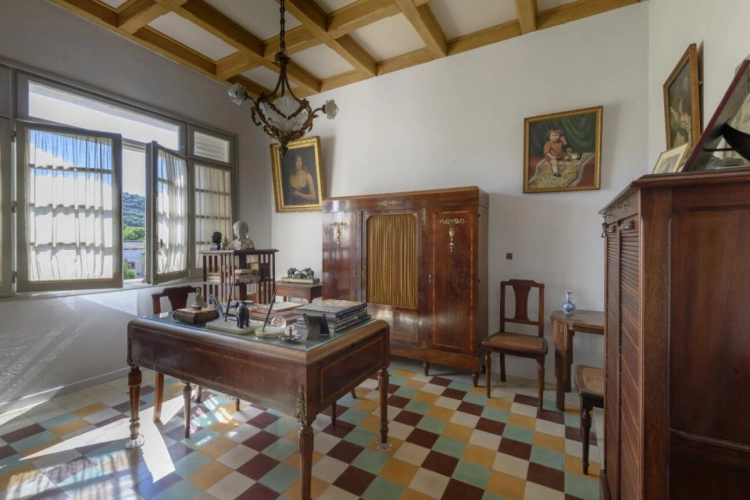 Photos 8 - Prestigious - Character property