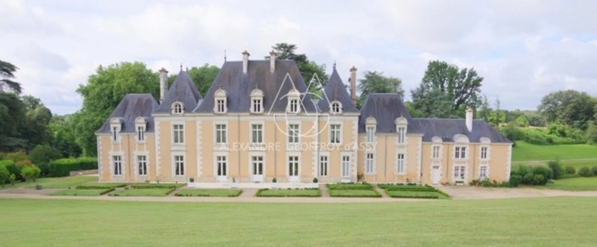 Photos 7 - Prestige - Château du XIXe siècle avec un parc de 75 ha, située à proximité immédiate de Poitiers