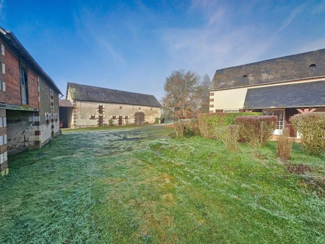 Photos 6 - Touristique - Ancien corps de ferme avec dépendances et prairie