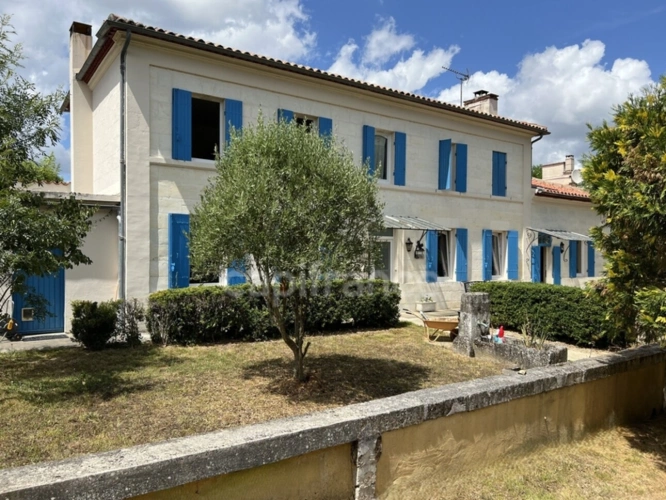 Photos 1 - Prestige - Demeure de charme XIXème 9 pièces de 255 m² avec piscine et terrain de tennis - Saint Aigulin (17)