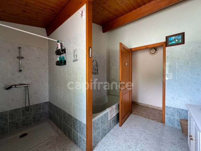 Photos 11 - Prestige - Demeure de charme XIXème 9 pièces de 255 m² avec piscine et terrain de tennis - Saint Aigulin (17)