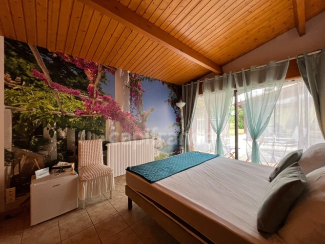 Photos 12 - Prestige - Demeure de charme XIXème 9 pièces de 255 m² avec piscine et terrain de tennis - Saint Aigulin (17)