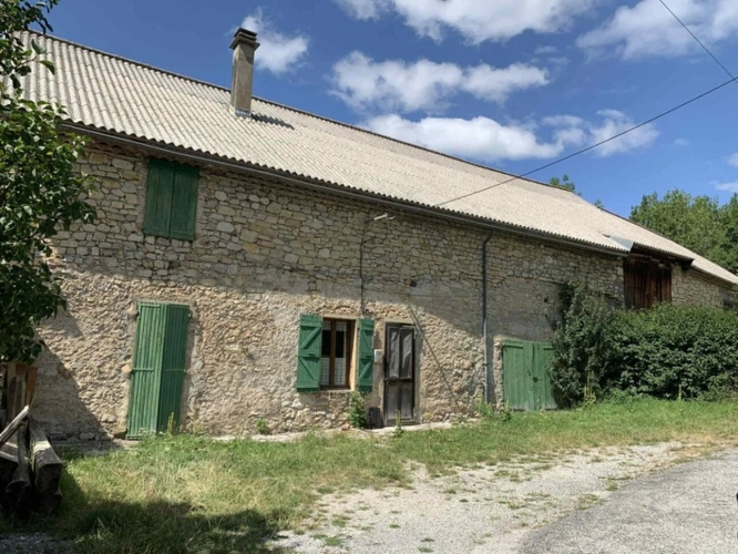 Photos 1 - Touristique - À vendre – Corps de ferme à rénover – Lus-la-Croix-Haute (26620)