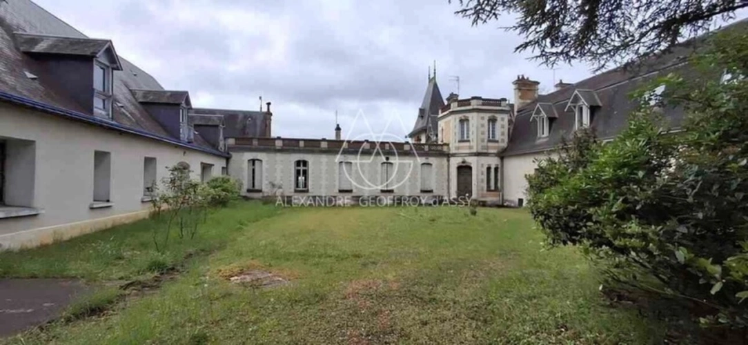 Photos 10 - Prestige - Château fin XIX eme surplombant la Loire avec une vue époustouflante. A rénover