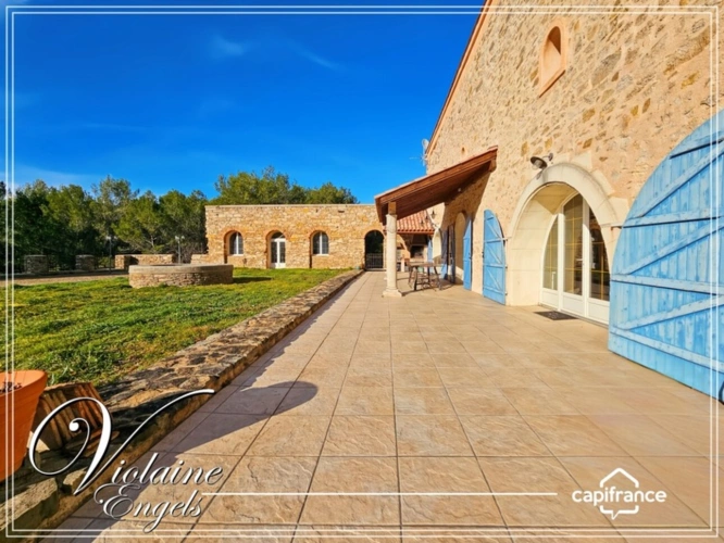 Photos 23 - Prestige - Charme historique, volumes rares, cadre naturel exceptionnel