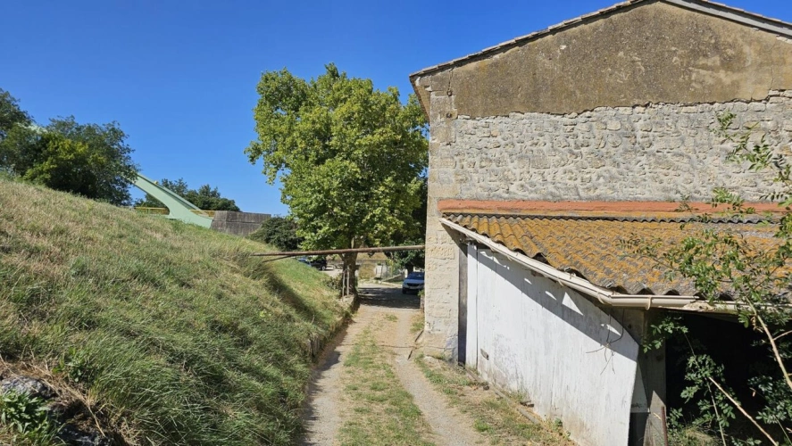 Photos 25 - Touristique - MAS 6 pièces sur terrain de 2158 m2
