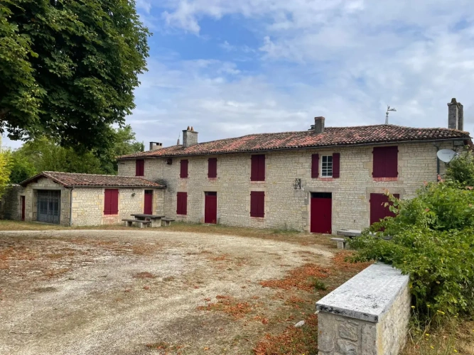 Photos 1 - Équestre - Propriété équestre à 10 min de Chef-Boutonne (79) – 334 m² habitables – 11 hectares