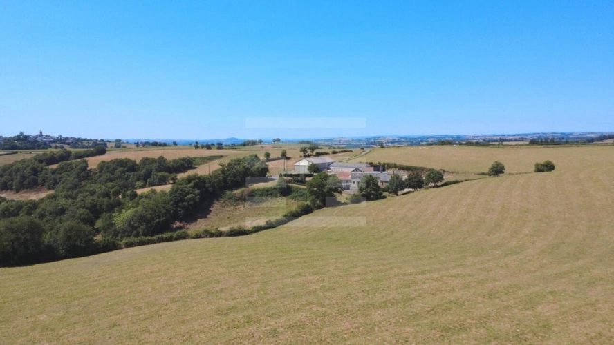 Photos 2 - Agricultural - Farm with outbuildings