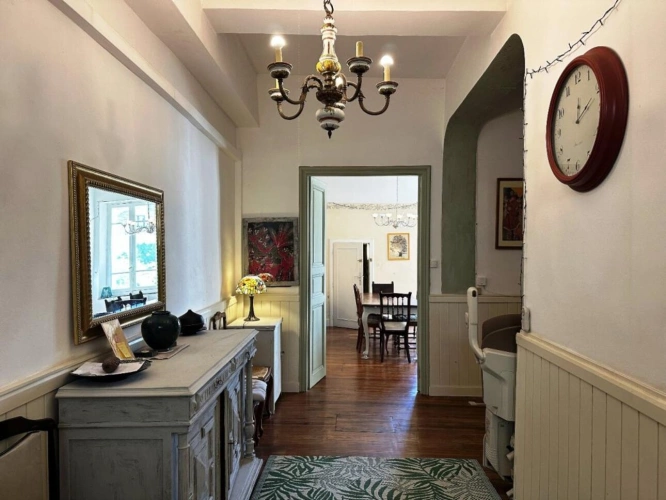 Photos 9 - Tourist - House