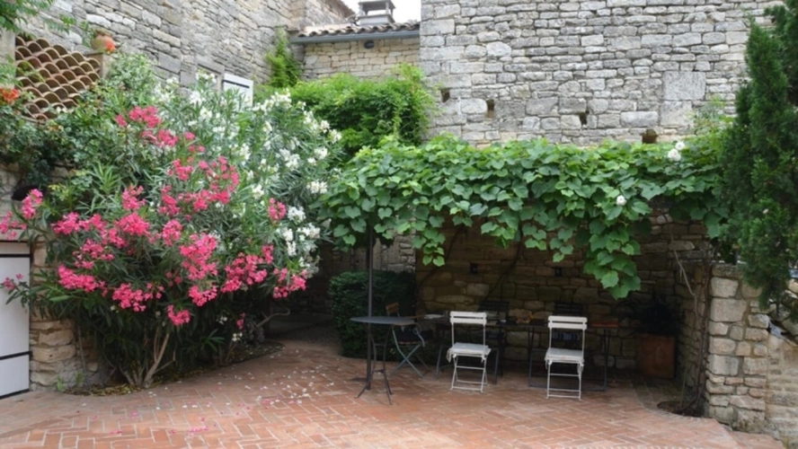 Photos 16 - Prestige - Demeure en pierre du XVIIe siècle avec vue imprenable sur les coteaux de l’Ardèche – Issirac