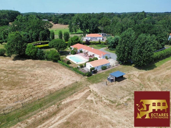 Photos 2 - Équestre - Maison Soullans 7 pièce(s) 188 m2, 2,8 Hectares et étang