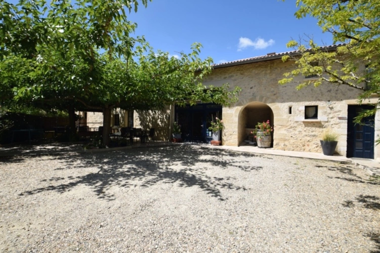 Photos 6 - Touristique - Domaine à vendre, une maison, des chambres d'hôtes et 2 appartements sur plus d'un hectare à SAINTE BAZEILLE (47)