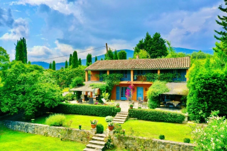 Photos 2 - Tourist - House